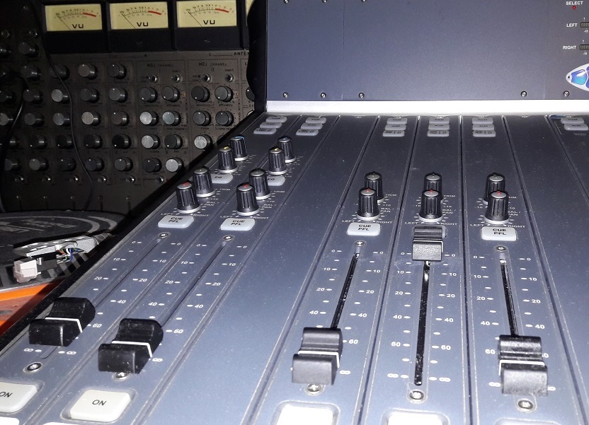 analogic broadcast mixers